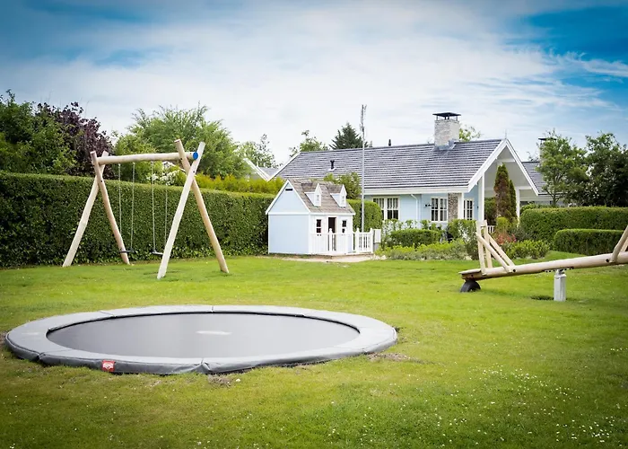 펜션 Near Dutch Coast & Forest *