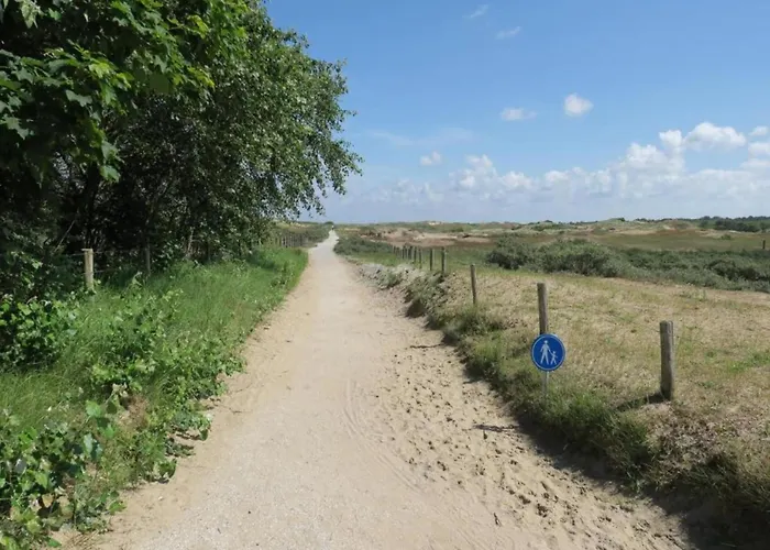 펜션 Near Dutch Coast & Forest